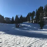 Kraehenberg Am Rande Der Wildnis