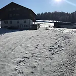 Kraehenberg Am Rande Der Wildnis *
