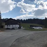 Kraehenberg Am Rande Der Wildnis *