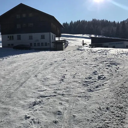 Kraehenberg Am Rande Der Wildnis *