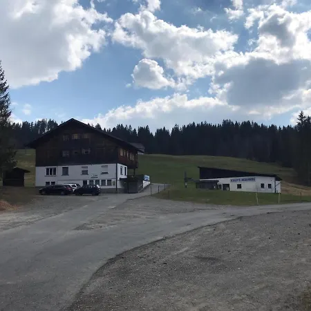 Kraehenberg Am Rande Der Wildnis *